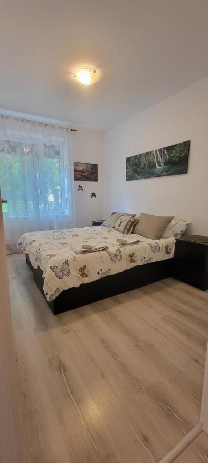 Moonshine Szeged Apartamento Exterior foto